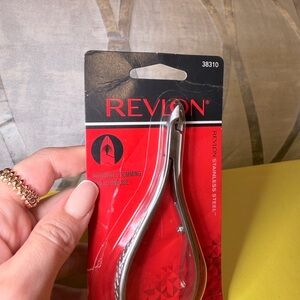 Revlon Cuticle Nipper Packaging - White and Silver